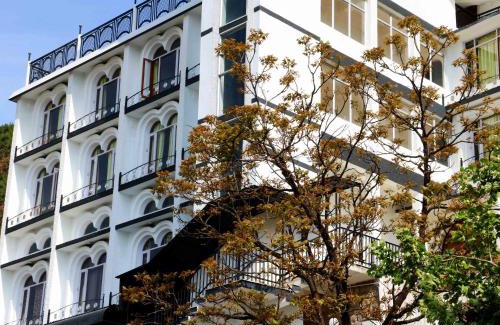 The Mall Road Hotel | The Three Oaks Boutique Hotel