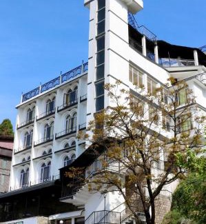 The Mall Road Hotel | The Three Oaks Boutique Hotel