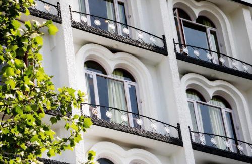 The Mall Road Hotel | The Three Oaks Boutique Hotel