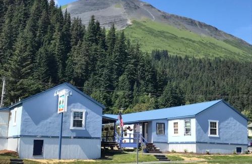 Seward Hotel | The Tides Inn