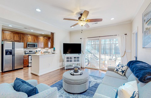 Rehoboth Beach Condo | The Tides - Relaxing stay with a patio and grill - pool & easy beach access