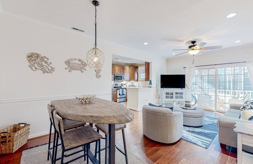 Rehoboth Beach Condo | The Tides - Relaxing stay with a patio and grill - pool & easy beach access