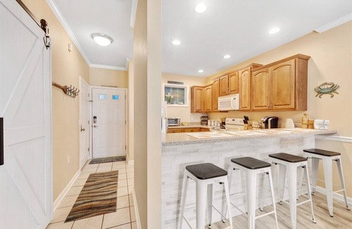Rehoboth Beach Condo | The Tides, Sandy Bottom cir 2 Bd 2 Bth sleep 6 free WiFi +tv