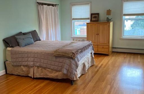 Salem Apartment | The Tiki Townhouse of Downtown Salem