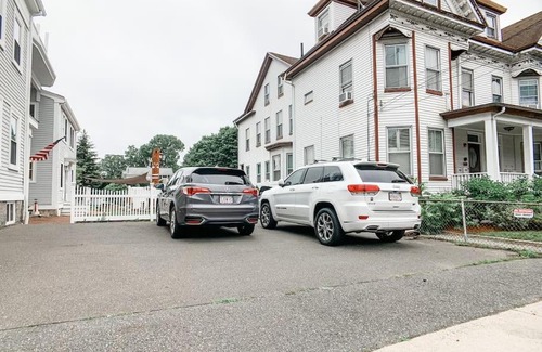 Salem Apartment | The Tiki Townhouse of Downtown Salem