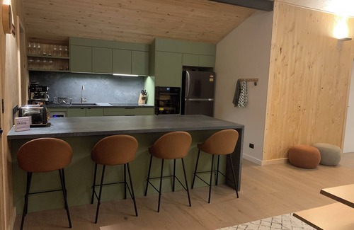 Jindabyne House | The Timber House: Modern Chalet Charm with Sustainable Luxury