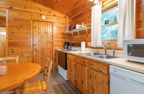 Shell Knob Cabin | The Timber's Hawthorn #12 Close to Campbell's Point Marina