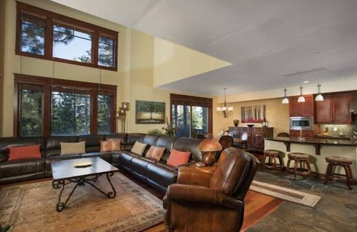 Mammoth Lakes House | The Timbers Townhome #1071- 4 Couples Bedrooms Plus Huge Loft for Kids, Game Room, Private Spa, WIFI