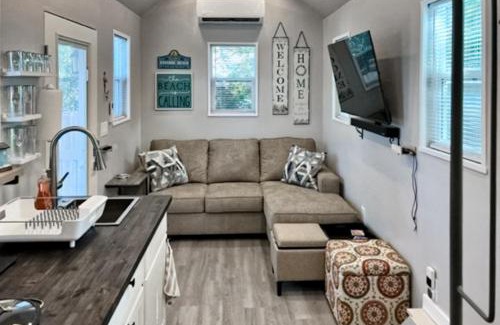 Navarre House | The Tiny Haven