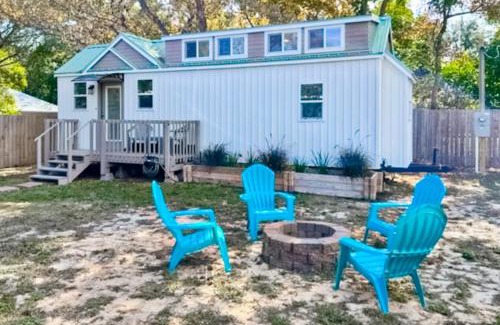 Navarre House | The Tiny Haven