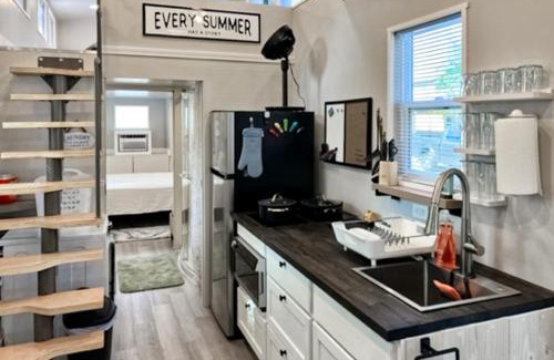 Navarre House | The Tiny Haven