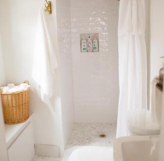 Norman House | The Tiny House 2KingBds Quaint Retreat OR Campus