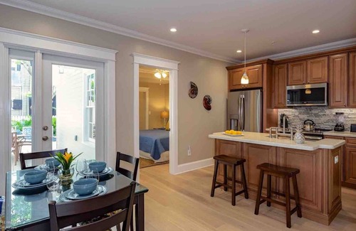 Historic Seaport House | *THE TOASTED COCONUT @ OLD TOWN* Fully Restored + Pool + LAST KEY SERVICES…
