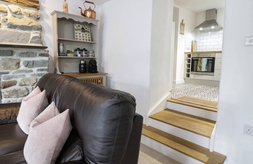 Dolgellau Cottage | THE TOLL HOUSE, pet friendly, character holiday cottage in Dolgellau