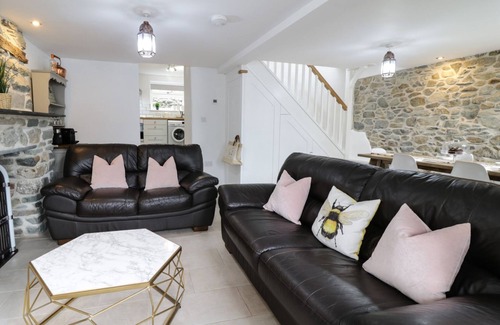 Dolgellau Cottage | THE TOLL HOUSE, pet friendly, character holiday cottage in Dolgellau