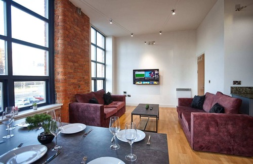 Manchester Apartment | The Topaz Suite Summa
