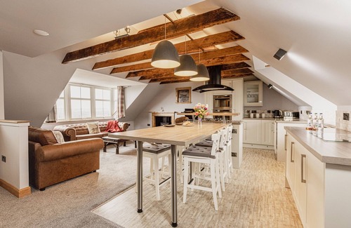 Crieff Apartment | The Tower - Bluebell Room