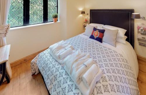 Crickhowell House | The Tower - Uk46652