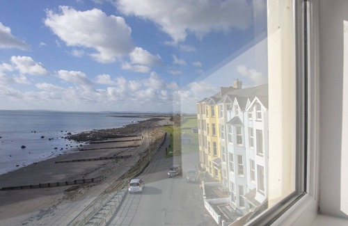 Criccieth Cottage | THE TOWERS - CASTELL, family friendly in Criccieth
