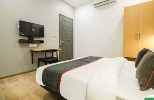 Pashim Vihar Hotel | The Town House