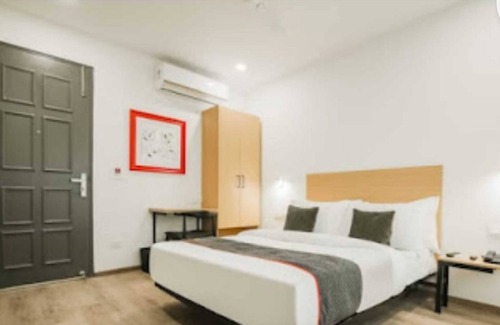 Pashim Vihar Hotel | The Town House
