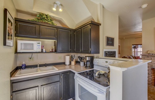 Prescott House | The Townhouse a spacious 2 bedroom near Whisky Row on quiet Union Street