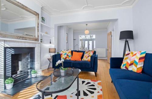 Montpelier House | The Townhouse By My Getaways Free Parking