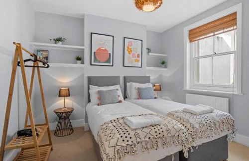 Montpelier House | The Townhouse By My Getaways Free Parking