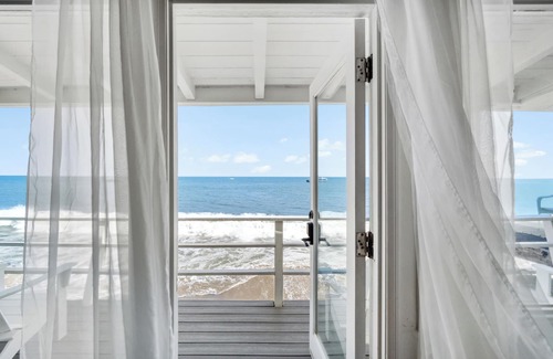 Eastern Malibu House | The Trancas Bungalow on Carbon Beach