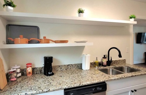 Tazewell Apartment | The Traveler on Main - Suite 8