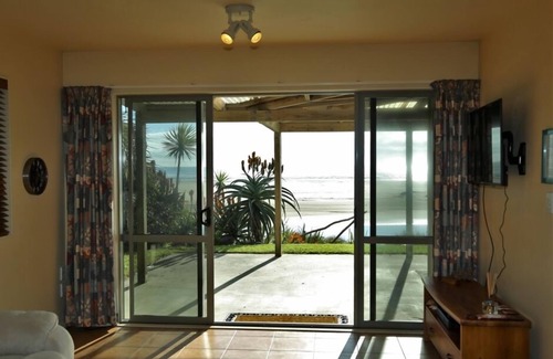 Ahipara Apartment | The Treasure Trove Studio