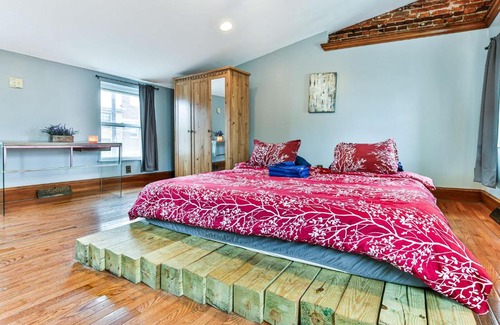 Southwark Apartment | The Tree House Queen Village with Hot Tub
