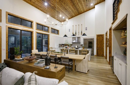 Broken Bow Cabin | The Tree House Retreat