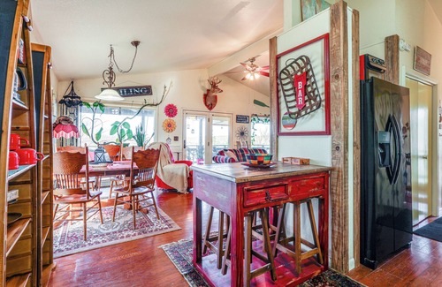 Hardy House | 'The Treehouse' in Cherokee Village: Deck & Views
