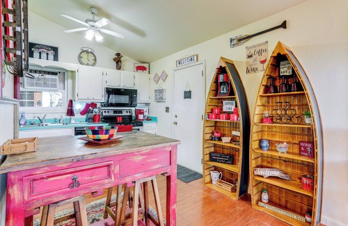Hardy House | 'The Treehouse' in Cherokee Village: Deck & Views