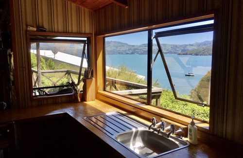 Akaroa House | The Treehut: perched in the Bush with bird song