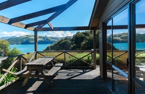 Akaroa House | The Treehut: perched in the Bush with bird song