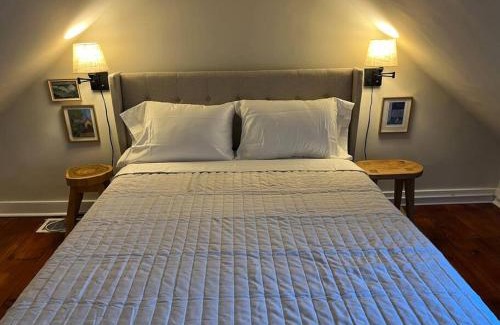 Manayunk House | The Trinity Cottage in Manayunk, Walk to Main Street and Train