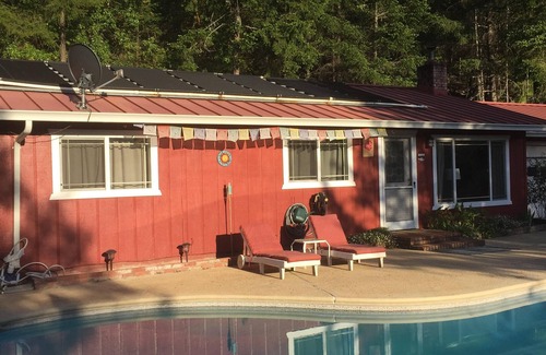 Willow Creek House | The Trinity River Rose vacation home, with saltwater pool and hot tub