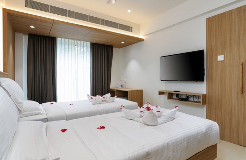 Shenoys Hotel | The Trios Hotel