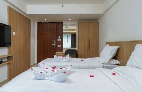 Shenoys Hotel | The Trios Hotel