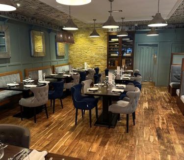 Airdrie Hotel | The Tudor Hotel