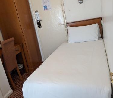 Eastcote and East Ruislip Hotel | The Tudor Hotel