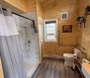Chester Ski Chalet | The Tulip Suite - The Dordean Suites of Chester