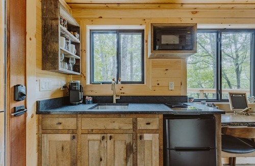 Laurelville Cabin | The Tulip Treehouse | Hocking Hills