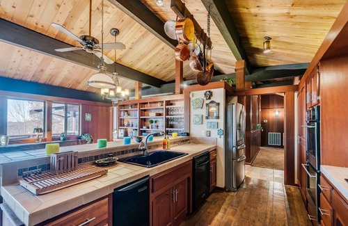 Sparta House | The Tulip Tree Bay Lodge