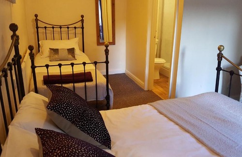 Richmond Hotel | The Turf Hotel