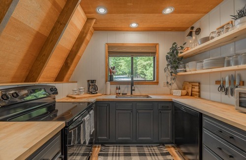 Wright City Ski Chalet | The Turrach Treehouse by Innsbrook Vacations!
