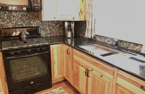 Twain Harte House | The Twain Harte cabin with Lake Membership! Close to downtown, remodeled