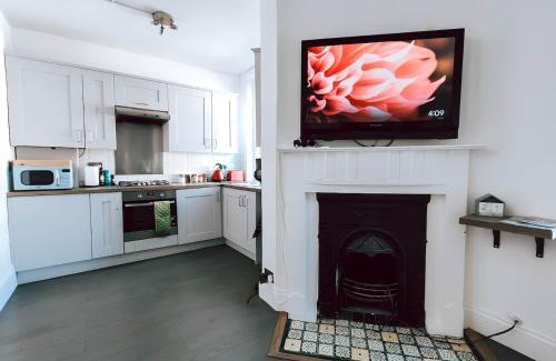 South Twickenham Apartment | The Twickenham Apartment Near Strawberry Hill